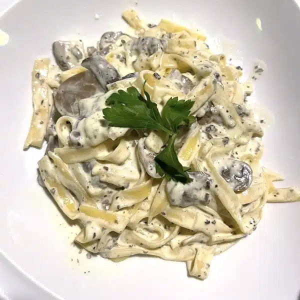 PA15. TAGLIATELLE TRUFFLE CREAM