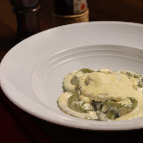 PA28. SPINACH RAVIOLI BURRATA AND PARMA HAM  IN PARMESAN SAUCE