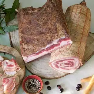 P8. PANCETTA TESA O ARROTOLATA